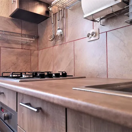 Anca 布加勒斯特